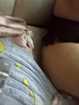 Momlions webcam