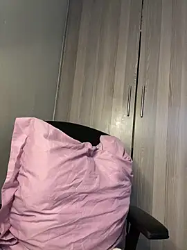 Webcam Model (YellowHoneyDip)  is live.Free join now!
