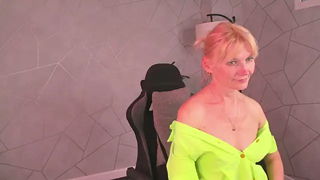 Julie_Lucas webcam