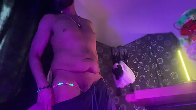 Guyst049 webcam