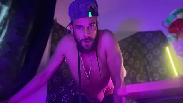 Guyst049 webcam