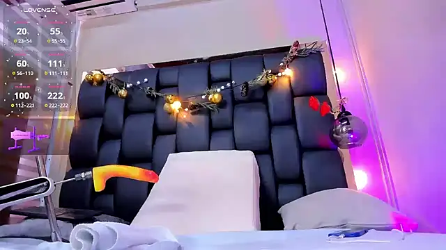 Isabella_falcon webcam