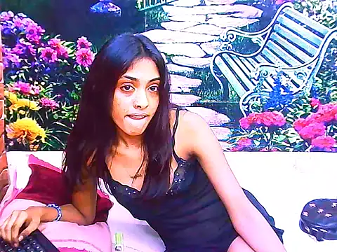 IndianPretty14u2Luv webcam