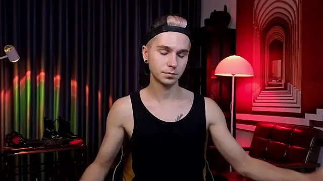Joseph__Quinn webcam