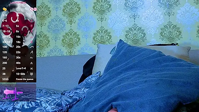anya_weisz webcam