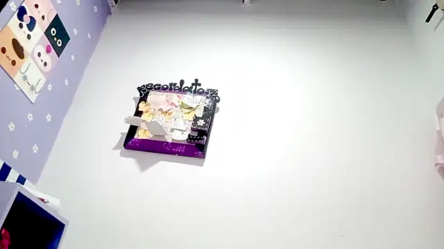 PetiteIvoryQueen19 webcam