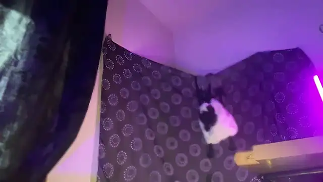 Guyst049 webcam