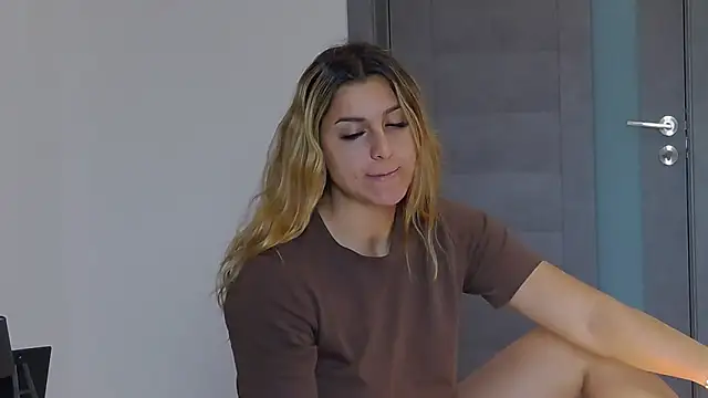 NicolePlay webcam