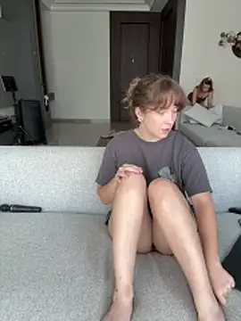 Nura_n_Sarah webcam