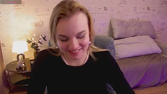 Glow_Margo webcam