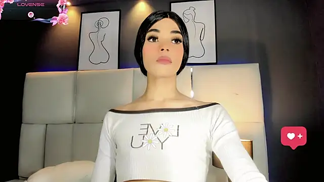 Amira_Ember webcam