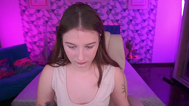 VikVikLove webcam