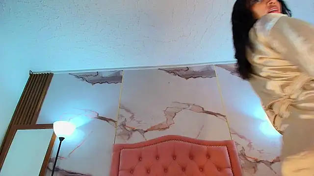 AlyaThompson webcam
