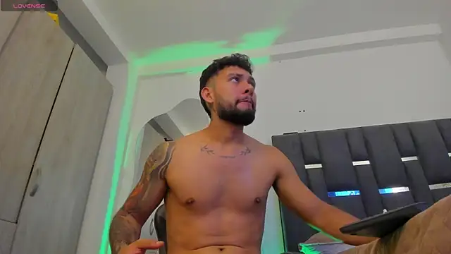 noah_corvelle webcam