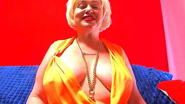 NaughtyMILF4UX webcam