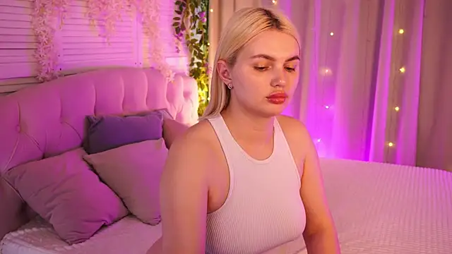 AmeliaWeells webcam