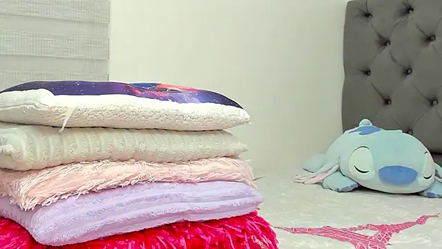 Elizabeth_18_ webcam