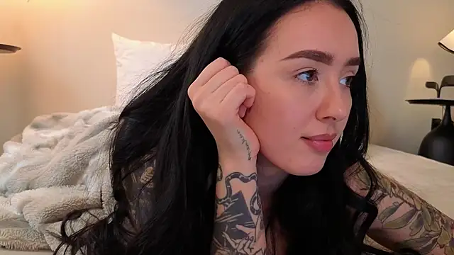 KimKhallifa webcam