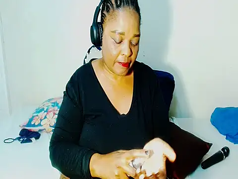 Love-Racheal75 webcam