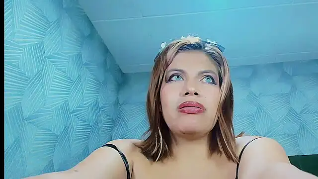 CurvyJulieth webcam