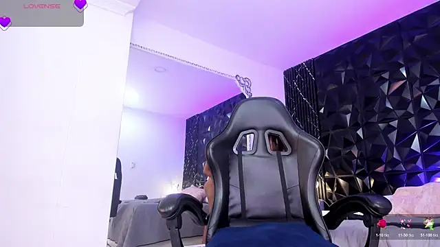 AriadnaLoren webcam