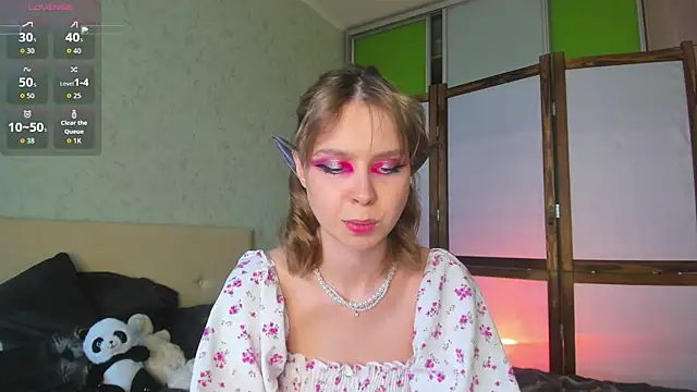 GlitchyDolly webcam