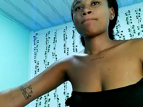 Akemy_Saunders webcam