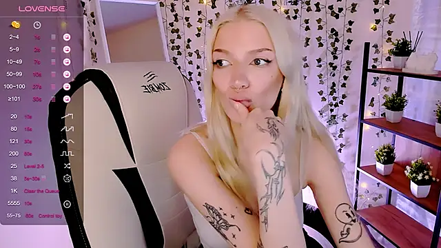 AnyaTaylor_ webcam