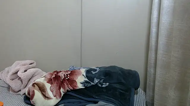 ExtraDoll webcam
