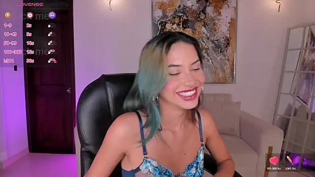 KayraLanne webcam