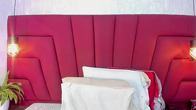 Maya_curvy webcam