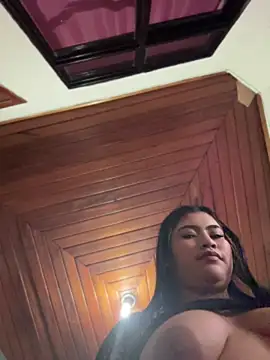 LunaaRosse webcam