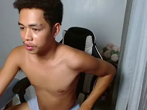 curlyasian_njxx webcam