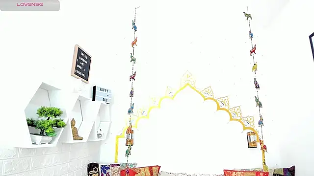 LadyNahir webcam