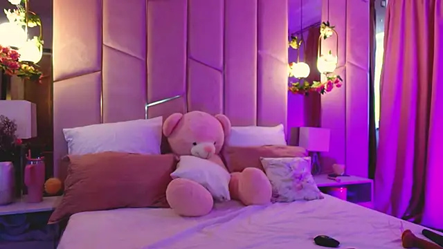 LucyLextonX webcam