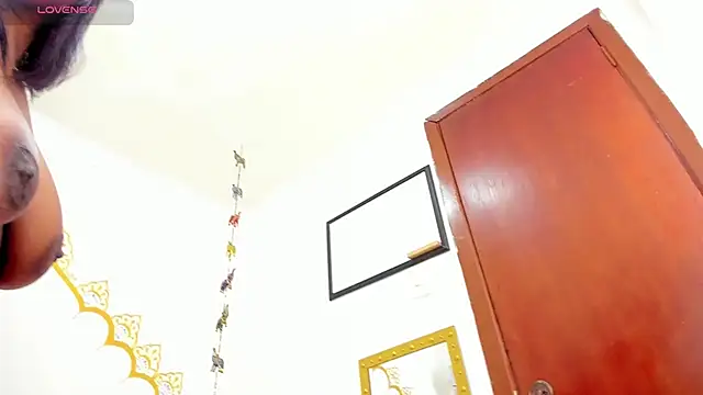 LadyNahir webcam