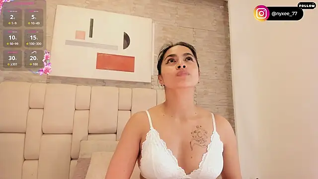 Nyxee_ webcam