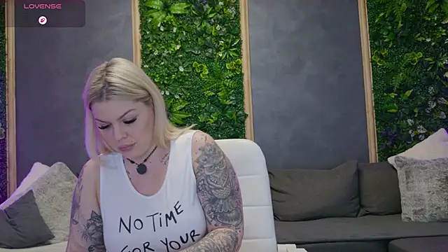 Issa_Jo webcam
