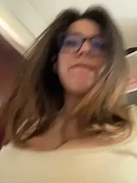 NadiraNoor webcam