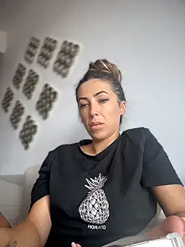 RaquelleDevon webcam