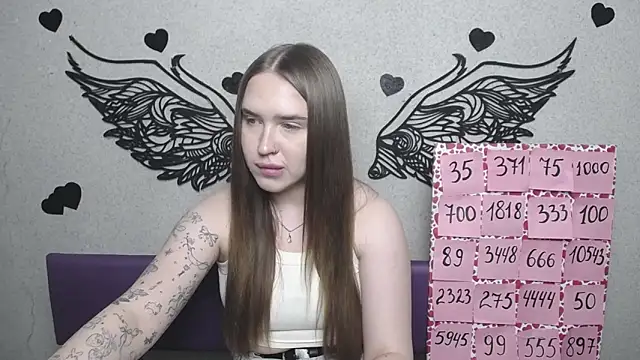 LauraHlot webcam