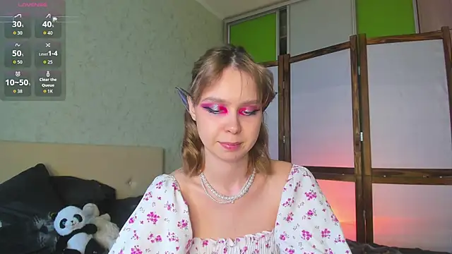 GlitchyDolly webcam