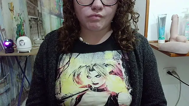 curly_greeneyed webcam
