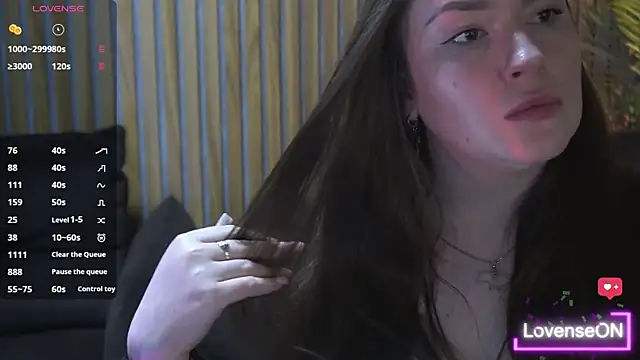 AliceOfWondersS webcam