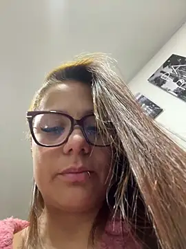 Pretty__Milf webcam