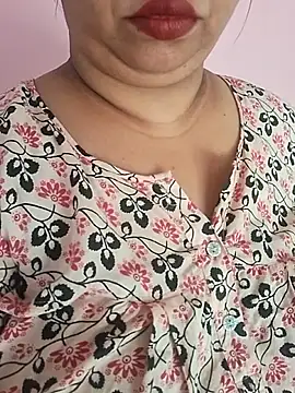 ravina_patil1 (F milf) - Kissing your lips