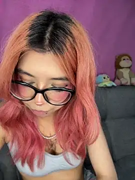 Webcam Model (Valen-Foxx1)  is live.Free join now!