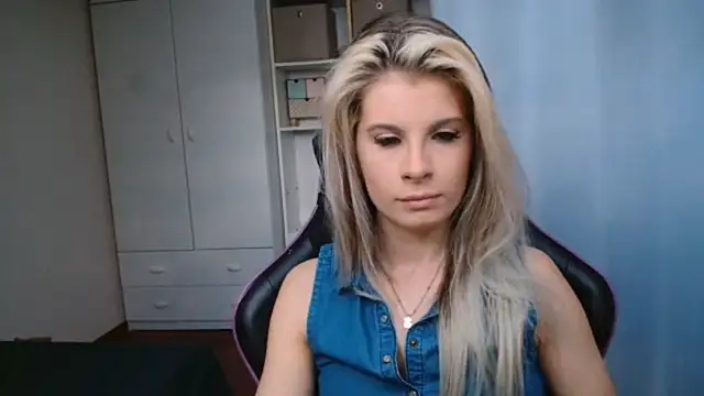 KristineGlow webcam