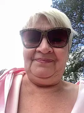 Laura_Miillf webcam