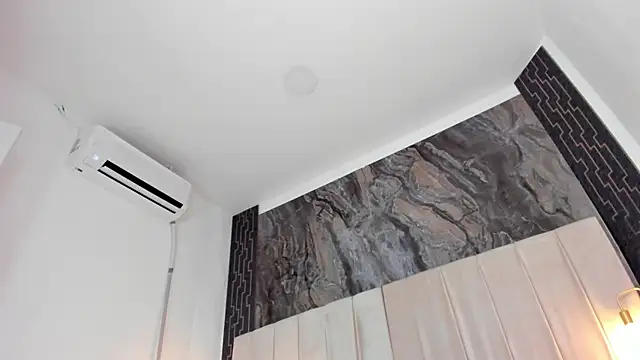 sarita_rouzze webcam
